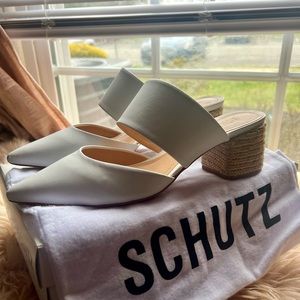 Schutz white mule pump size 7.5